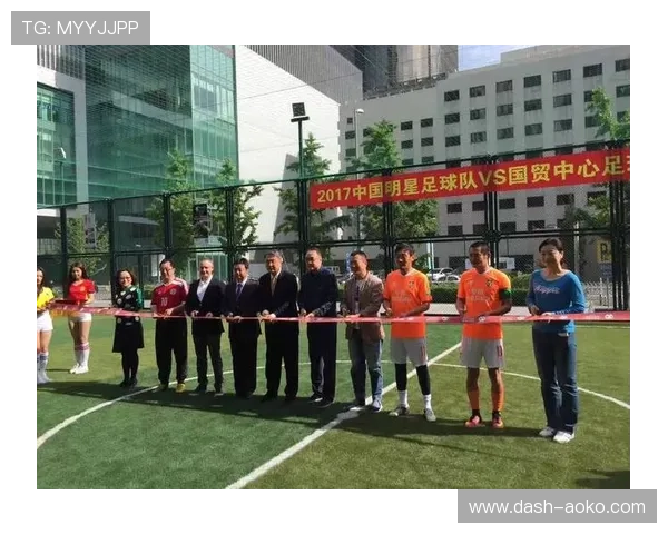 某足球明星吃中国零食视频引发热议粉丝纷纷模仿挑战美味分享文化